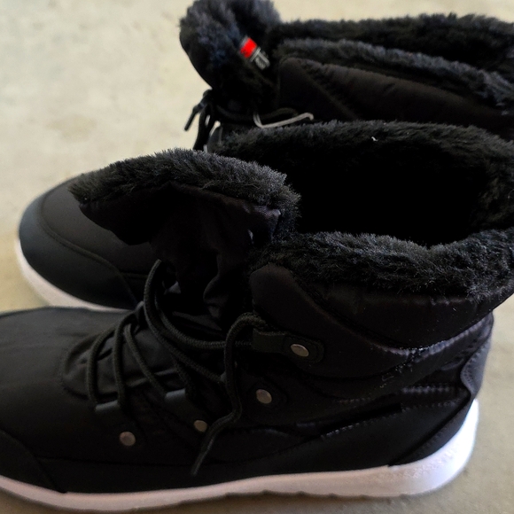 Womens Boots. Thinsulate, Black, Size 8 Soft And Furry, Nice! - Picture 1 of 6